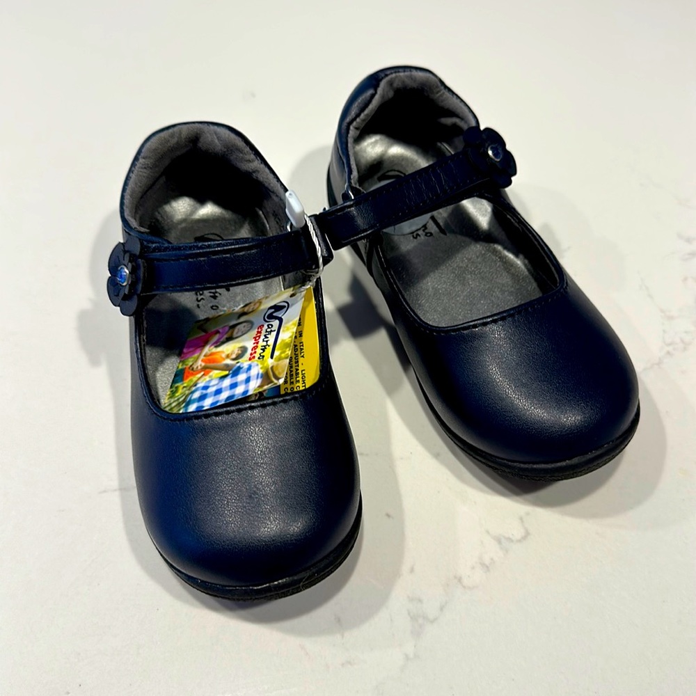 Girls size 7 navy dress shoe💕💙